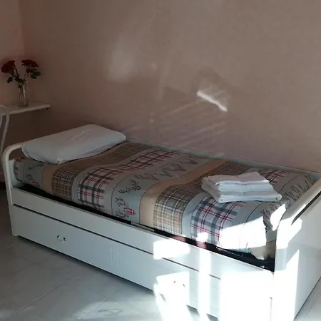 Trilocale Con Ampio Terrazzo E Posto Auto A 2 Passi Dal Mare
