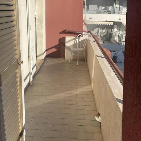 Trilocale Con Ampio Terrazzo E Posto Auto A 2 Passi Dal Mare Διαμέρισμα *